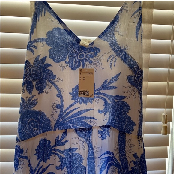 H&M •Blue and White Printed Maxi Dress• - Picture 8 of 9
